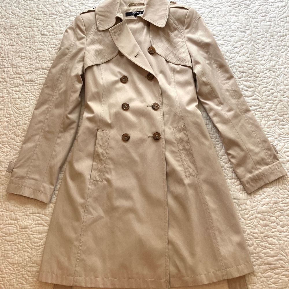 Classic DKNY Light Beige Trench Coat Rain Coat – Excellent Condition